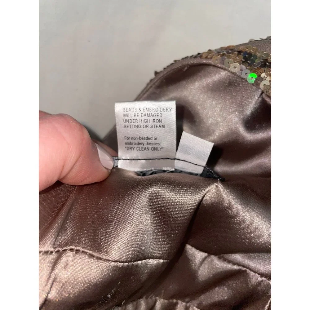 JOVANi Cap Sleeve V-neck Mini Gold Iridescent Sequins Size 4 party new year prom - Picture 6 of 9